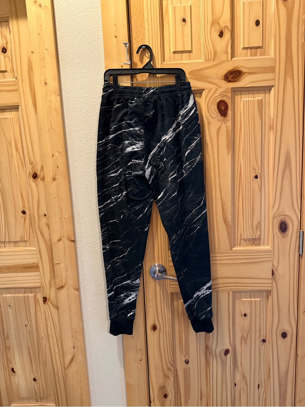 Black Marble-Print Jax